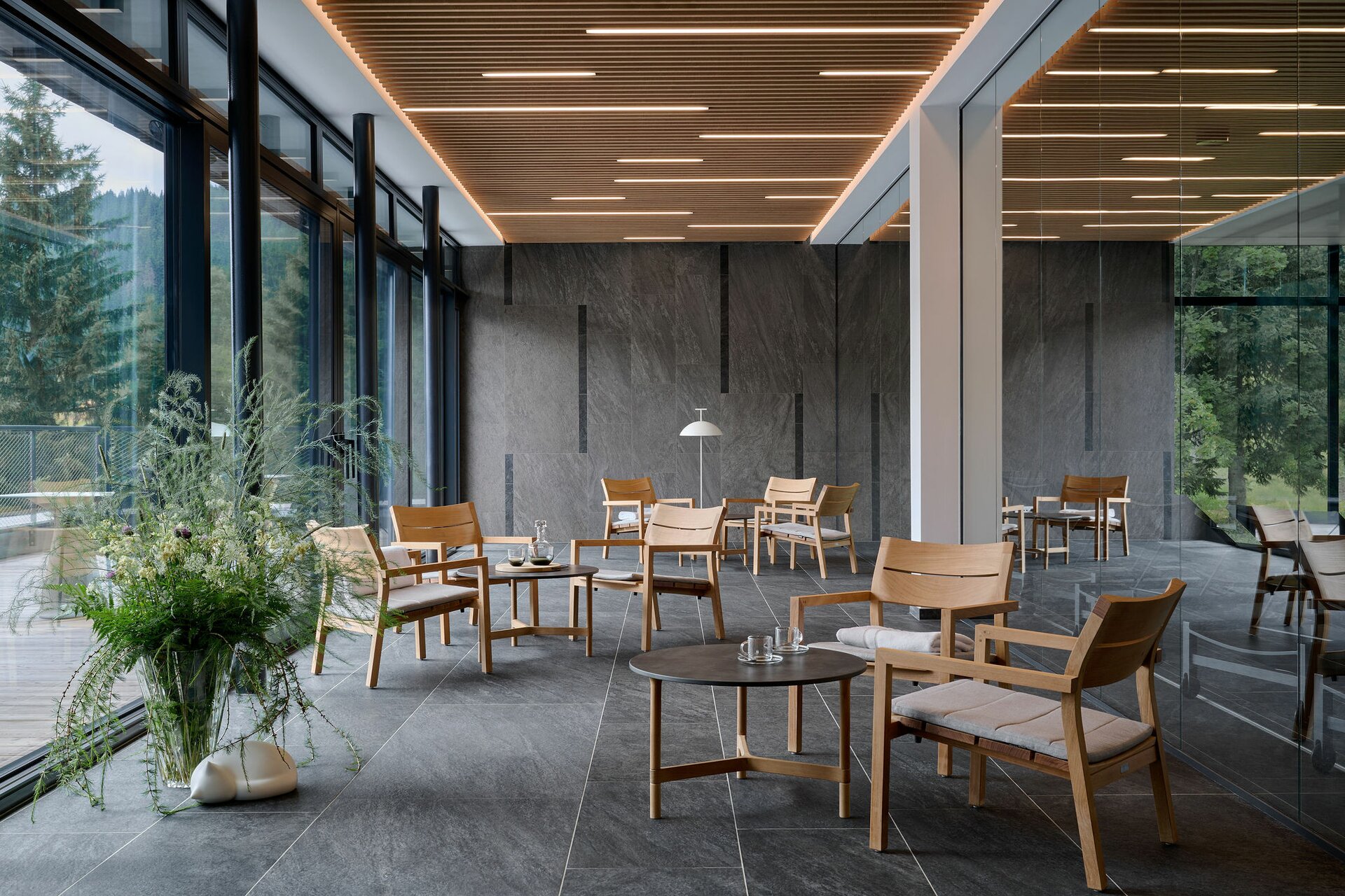 Odpočinková wellness zóna - důraz na vysoce kvalitní materiály a minimalistické linie.